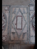 06245 ostia - regio iii - insula vi - domus del ninfeo (iii,vi,1-3) - raum (d) - fussbodendetail - opus sectile - 2016.jpg